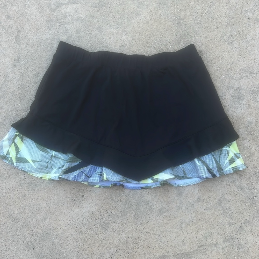 TAIL Women's Black Golf Pickleball Skort with Yellow Black Ruffle Detail Size L